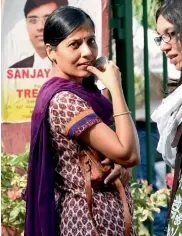  ?? — PTI SANJAY KAW and PRAGYA SINGH ?? AAP convenor Arvind Kejriwal’s wife Sunita at Patiala House Courts in New Delhi on Wednesday. The court remanded Mr Kejriwal in judicial custody in a defamation case filed by BJP leader Nitin Gadkari.