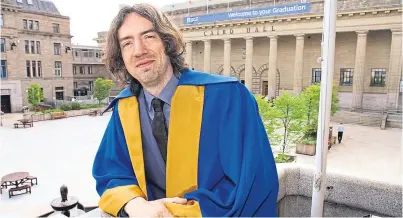  ??  ?? Gary Lightbody of Snow Patrol, above, and Steven Beattie with daughters Nuala and Marlie, left.