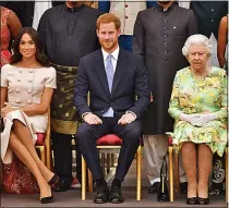  ??  ?? At odds…Meghan and Harry have slammed the Queen