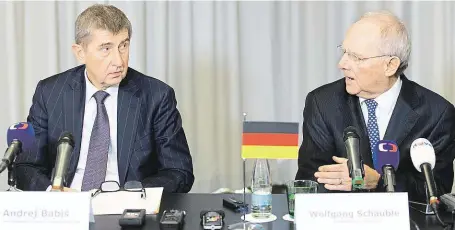  ?? Andrej Babiš se se svým německým protějškem Wolfgangem Schäublem sešel na okraj uzavřeného jednání Evropské lidové strany v Praze. Požádal jej o podporu v boji proti daňovým únikům. FOTO MAFRA – MICHAL ŠULA ?? Ministr financí