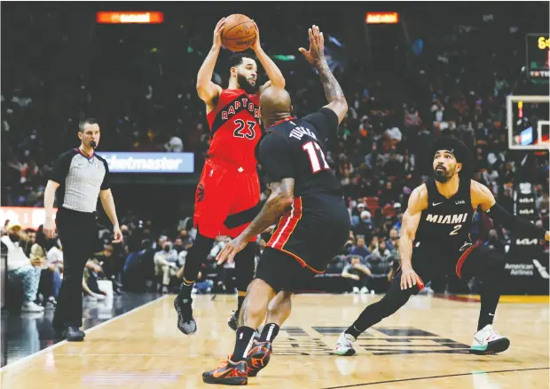  ?? SAM NAVARRO / USA TODAY SPORTS ?? Toronto Raptors guard Fred Vanvleet looks to make a pass as Miami Heat forward P.J. Tucker defends and Heat guard Gabe Vincent looks on
during third-quarter National Basketball Associatio­n action at FTX Arena in Miami on Saturday night.