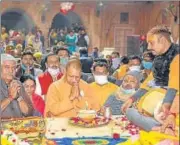  ?? PTI PHOTO ?? Chief minister Yogi Adityanath pays obeisance to Lord Bankey Bihari at Sri Bankey Bihari temple, Vrindavan in Mathura, on Sunday .