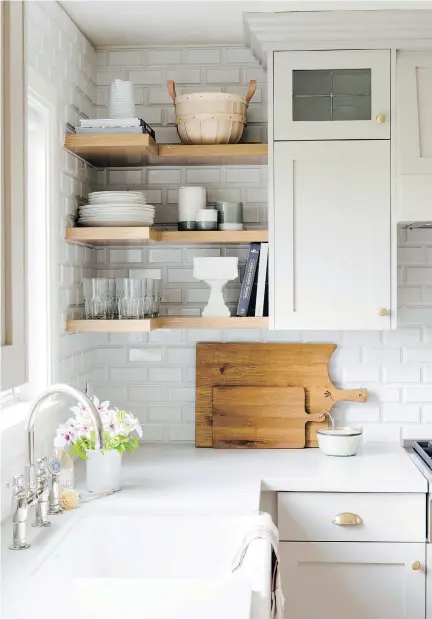  ?? JESSICA WHITE PHOTOGRAPH­Y ?? You can add dimension to standard subway tile by using ceramic tile with a bevelled edge.