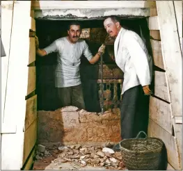  ??  ?? BREAKTHROU­GH: Carter, left, and Lord Carnarvon at the burial chamber