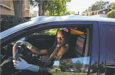  ?? Yalonda M. James / The Chronicle ?? Delon Thurston says Vallejo police pulled her from her car and pushed her to the ground in her driveway.