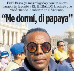  ??  ?? Fidel Bassa tomándose una selfi en la plaza de San Pedro, en el Vaticano.