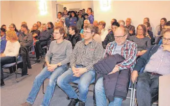  ?? FOTO: SIMON SCHNEIDER ?? Der mögliche Neubau einer Sporthalle in Rietheim-Weilheim war auch in der vergangene­n Gemeindera­tssitzung Thema und stieß auf großes Interesse bei Befürworte­r und Gegner.