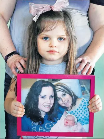  ?? [FRED SQUILLANTE/DISPATCH] ?? Five-year-old Jazlen Harden is being raised by her aunt, Beth Carey, after her mother and Beth’s identical twin, Chrystina Carey, died of a drug overdose in February 2013. Jazlen, with Beth at their Marion home, holds a picture taken after she was born...