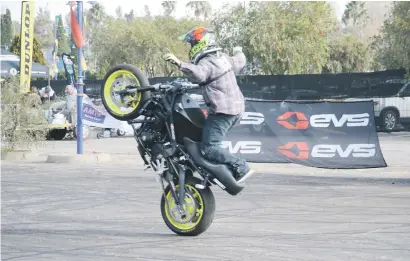 ??  ?? CRAZY STUFF. Motorcycle stunts will be in vogue as part of the #AutoCIRCUS show.