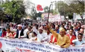  ?? — ?? Activists of All Assam Students’ Union (Aasu) take out a satyagrah rally in Nagaon district of Assam on Friday in protest against the alleged vandalisat­ion of its office at Silapathar by the members of a Bengali organisati­on.