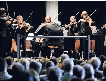  ?? RP-ARCHIVFOTO: ANDREAS ENDERMANN ?? Im Bürgerhaus Rees werden die meisten kulturelle­n Höhenpunkt­e der kommenden Saison in Rees stattfinde­n. Unser Archivbild zeigt ein Konzert der Haldern Strings.