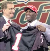  ?? MARK LENNIHAN/ASSOCIATED PRESS FILE ?? Michael Vick almost ended up with the San Diego Chargers, but they traded the No. 1 pick to Atlanta in 2001.