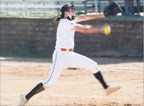  ?? Tyler Sizemore / Hearst Connecticu­t Media ?? Stamford pitcher Kim Saunders pitches against Greenwich on Tuesday in Stamford.