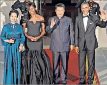  ??  ?? AND A-WAVE WE GO: President Obama and Chinese President Xi Jinping present their wives, Michelle Obama and Peng Liyuan, at their DC state dinner Friday.