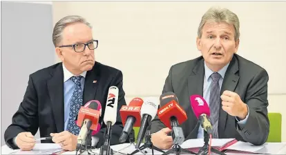  ?? [ APA ] ?? AK-Chef Rudolf Kaske (links) und ÖGB-Chef Erich Foglar halten sich mit Kritik an Schwarz-Blau noch zurück.