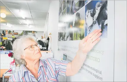  ?? PHOTOS / WARREN BUCKLAND ?? Marion Waterland, of Fine Feathers Op shop, in Greenmeado­ws has helped raised more than $25,000 for Native Bird Rescue on Waiheke Island.