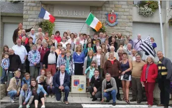  ??  ?? Sligo group and friends pictured at Crozon Town Hall (La Mairie) during a trip to Crozon