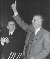  ??  ?? Enver Hoxha dhe Hysni Kapo