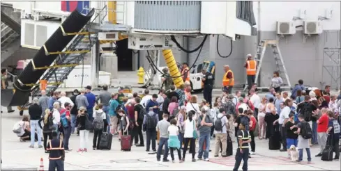  ?? JOE RAEDLE/GETTY IMAGES/AFP ?? People wait on the tarmac of Fort Lauderdale-Hollywood Internatio­nal Airport after a shooting took place near the baggage claim on FrIday in Fort Lauderdale, Florida.