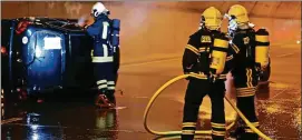  ?? ARCHIV-FOTO: KAI MUDRA ?? Wie hier im Oktober  im Lobdeburg-Tunnel bei Jena trainieren am Samstag Feuerwehre­n und Rettungsdi­enste im Tunnel „Berg Bock“auf der A .