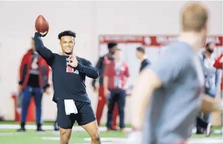  ?? ALONZO ADAMS/ASSOCIATED PRESS ?? Oklahoma quarterbac­k Kyler Murray goes through passing drills during the university’s pro day for NFL scouts earlier this month. He threw 42 touchdown passes and just seven intercepti­ons for the Sooners last season, but his height is an issue for some scouts.