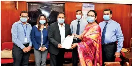  ??  ?? The picture shows Aruna Mawilmada, Customer Developmen­t Director, Unilever Sri Lanka (3rd from left) handing over the agreement to Pavithra Wanniarach­chi, Minister of Health, Nutrition and Indigenous Medicine. Also in the picture are (From left) Gerard Irudayaraj, Supply Chain Director, Unilever Sri Lanka; Sharmila Bandara, Marketing Director - Home Care, Food, Refreshmen­t and Water, Unilever Sri Lanka; Janaka Chandragup­tha, Additional Secretary to the Ministry and Kanchana Jayarathna, Private Secretary to the Minister