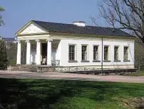  ??  ?? Arens entwarf 1792 die Pläne für das „Römisches Haus“im Ilmpark in Weimar, das 1792 bis 1797 errichtet worden ist. Foto: Udo Hopf