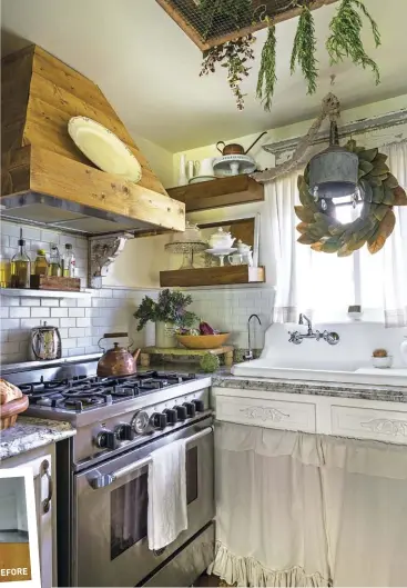  ??  ?? |TOP RIGHT| SELF-MADE STYLE. Open shelving, a custom-made hood and a farmhouse sink make this tiny kitchen a continual gathering place for family and guests, in spite of its small size. Mickie hung a vintage tulip crate from the ceiling for an added touch of charm and uses it as a place to hang herbs and flowers.