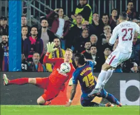  ?? FOTO: CLAUDIO CHAVES ?? Paradón de Ter Stegen El alemán evitó un gol de la Roma con 2-0