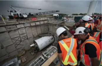  ?? LUCAS OLENIUK/TORONTO STAR FILE PHOTO ?? Navdeep Bains, who’s reviewing the Aecon takeover, says security issues are built-in in foreign acquisitio­ns checks.