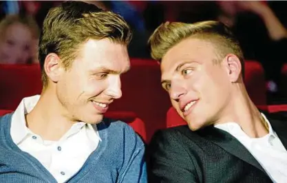  ??  ?? Tony Martin (links) und Marcel Kittel während der deutschen Kinopremie­re des Films „Neue Helden“vor zweieinhal­b Jahren in Erfurt. Beide durchliefe­n die Nachwuchss­chule in Thüringens Landeshaup­tstadt. Archiv-Foto: Sascha Fromm