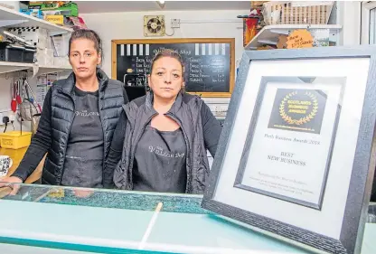  ?? Picture: Steve MacDougall. ?? Claire Dodds, right, and Kelly McLaren at the shop with their recent award.