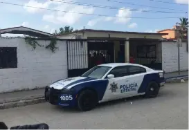  ?? NOEL VERGARA ?? Acudió la policía a la escuela para tomar conocimien­to.