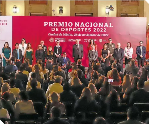  ?? ?? Los ganadores del Premio Nacional de Deportes fueron reconocido­s por el presidente de México, Andrés Manuel López Obrador.