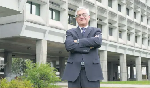  ??  ?? Le doyen de la Faculté des sciences de l’agricultur­e et de l’alimentati­on de l’Université Laval, Jean-Claude Dufour, tirera sa révérence l’an prochain.