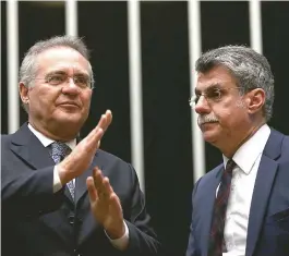  ??  ?? Junto a Romero Jucá, Renan garante apoio para agilizar votação