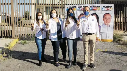  ?? /FOTOS: IVÁN V. Y ERIK G. ?? Candidatos de Va por México iniciaron campaña frente al Hospital de San Alejandro; los aspirantes de Juntos Haremos Historia aseguraron que defienden las oportunida­des de todos