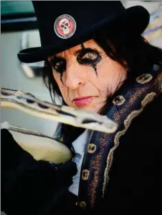  ?? ?? Billettern­e til Alice Cooper-koncerten i Musikhuset er revet vaek. Kun nogle helt saerlige VIP-billetter, der indebaerer, at man blandt andet får et foto sammen med ham, er tilbage. Pressefoto