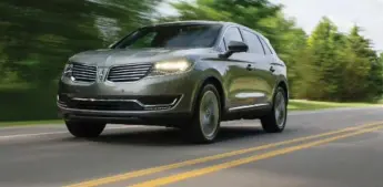  ?? FORD MOTOR CO. ?? The Lincoln MKX shows that the American luxury automaker has been taking notes from its competitor­s.