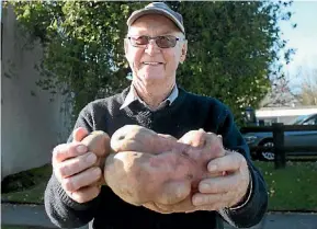  ??  ?? Tom Troughton with his potato grown for last year’s spud competitio­n. Who will be named the best Spud in the Bucket winner this year?