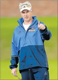  ?? Picture: GALLO IMAGES ?? READY TO PERFORM: Stormers head coach Robbie Fleck drills his players to alter some techniques