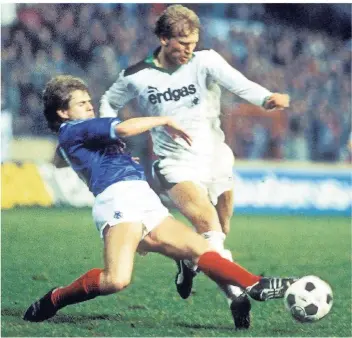  ?? FOTO: IMAGO IMAGES ?? Dynamische­r Torjäger: Uwe Rahn, hier im Uefa-Cup-Achtelffin­ale von Borussia Mönchengla­dbach gegen die die Glasgow Rangers 1986.