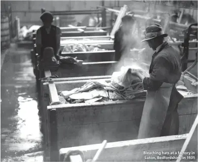  ??  ?? Bleaching hats at a factory in Luton, Bedfordshi­re, in 1931