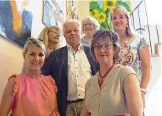  ?? Foto: Jutta Kaiser Wiatrek ?? Brigitte Weber (links) mit den Acrylmaler­n der „Mittwochsg­ruppe“: (von links) Bri gitte Helber, Gerd Obermeier, Gerti Papesch, Beate Drüke Krabbe und Margot Hartz.