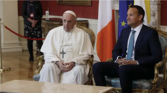  ?? FOTO: TT-AP/GREGORIO BORGIA ?? Påve Franciskus mötte under lördagen Irlands premiärmin­ister Leo Varadkar i Dublin.