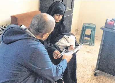  ?? PHOTO: ITV NEWS/PA WIRE ?? Radicalise­d: Londoner Shamima Begum (19) and baby son Jarrah during an interview with ITN in a Syrian refugee camp on Wednesday.