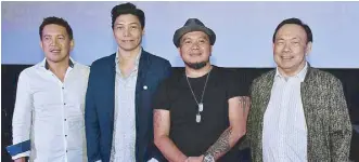  ??  ?? Mon Confiado (second from left) with, from left, directors Brillante Mendoza and Richard Somes, and Wilson Tieng of Solar Entertainm­ent. Right: As Abner in El Peste, one of the finalists in the ongoing Sinag Maynila filmfest.
