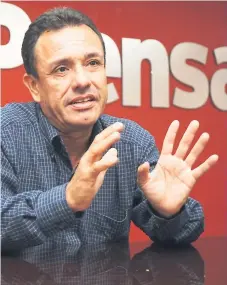  ??  ?? CANDIDATO. Víctor Manuel Rosa dialogó con LA PRENSA.