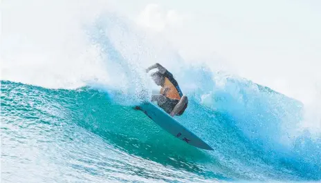  ?? Main picture: WORLD SURF LEAGUE ?? John John Florence of Hawaii placed second in Heat 1 of Round 2 of the Quiksilver Pro at the Gold Coast, but then walked home after being eliminated (below).