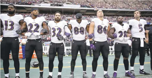  ?? MATT DUNHAM/THE ASSOCIATED PRESS ?? From left, Baltimore Ravens players Chris Matthews, Jimmy Smith, Eric Weddle, Vince Mayle, Nick Boyle, Terrance West and Joe Flacco link arms during the playing of the U.S. national anthem before a Sunday game against the Jacksonvil­le Jaguars at...
